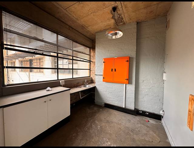 185M² OFFICE TO LET IN MILPARK